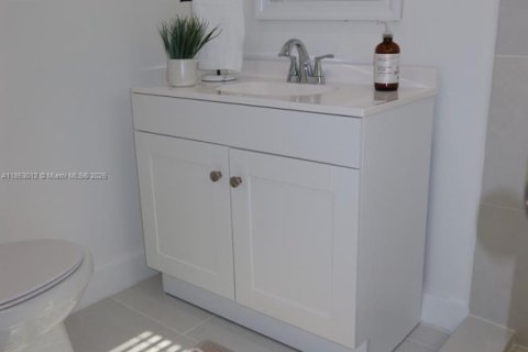 Immobilier commercial à louer à Miami, Floride: 1 chambre, 153.47 m2 № 1877577 - photo 5