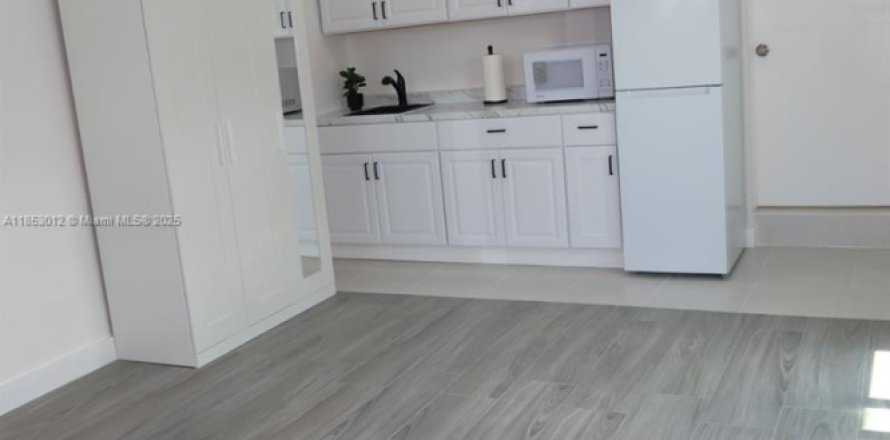 Immobilier commercial à Miami, Floride 1 chambre, 153.47 m2 № 1877577