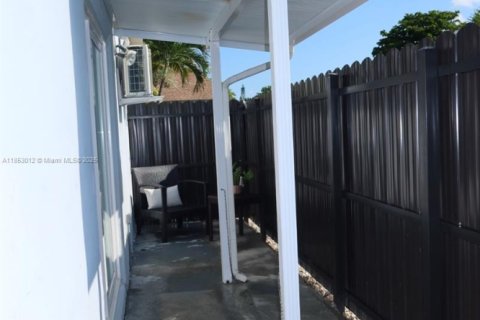 Immobilier commercial à louer à Miami, Floride: 1 chambre, 153.47 m2 № 1877577 - photo 9