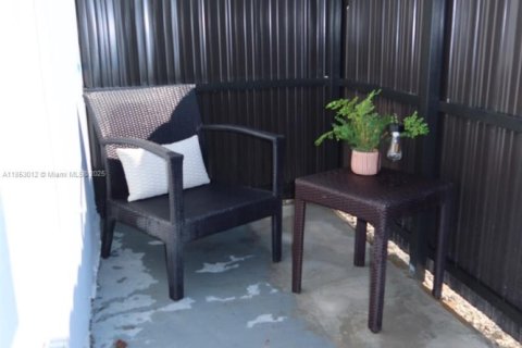 Immobilier commercial à louer à Miami, Floride: 1 chambre, 153.47 m2 № 1877577 - photo 8