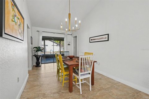 House in Largo, Florida 3 bedrooms, 182.27 sq.m. № 2222834 - photo 10