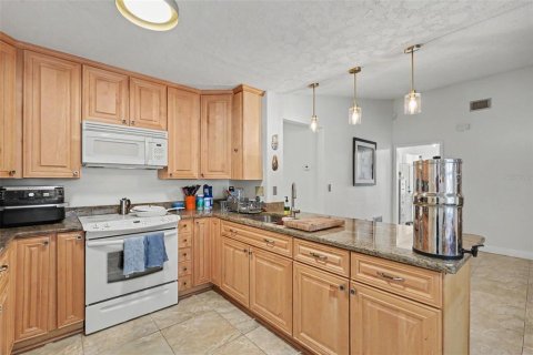 House in Largo, Florida 3 bedrooms, 182.27 sq.m. № 2222834 - photo 21