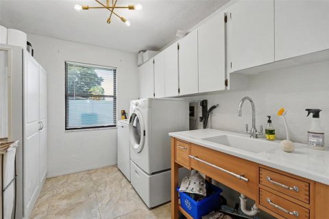 House in Largo, Florida 3 bedrooms, 182.27 sq.m. № 2222834 - photo 28