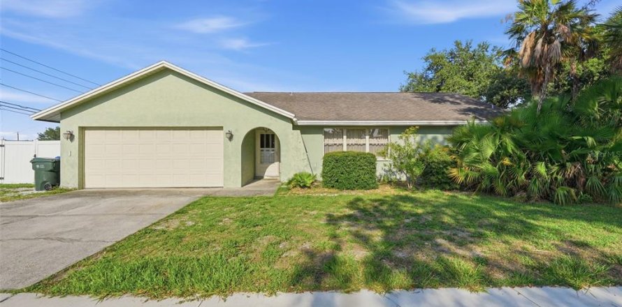 House in Largo, Florida 3 bedrooms, 182.27 sq.m. № 2222834