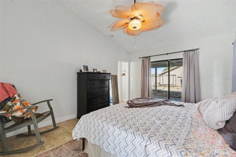 House in Largo, Florida 3 bedrooms, 182.27 sq.m. № 2222834 - photo 13
