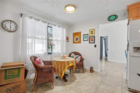 House in Largo, Florida 3 bedrooms, 182.27 sq.m. № 2222834 - photo 24