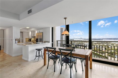 Condo in Riviera Beach, Florida, 2 bedrooms  № 1860630 - photo 10