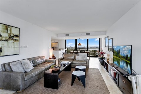 Condo in Riviera Beach, Florida, 2 bedrooms  № 1860630 - photo 2