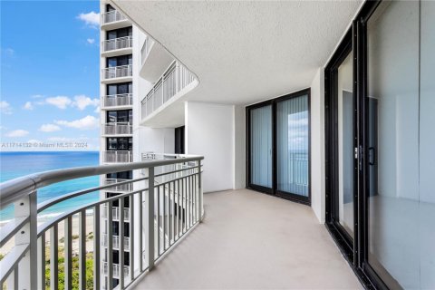Condo in Riviera Beach, Florida, 2 bedrooms  № 1860630 - photo 23