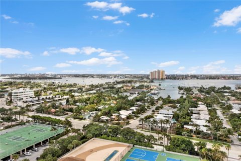 Condo in Riviera Beach, Florida, 2 bedrooms  № 1860630 - photo 27