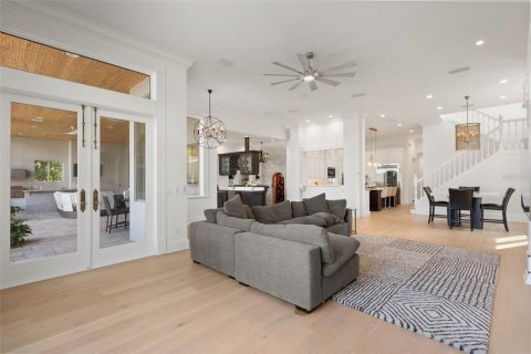 House in Apopka, Florida 4 bedrooms, 679.58 sq.m. № 2423816 - photo 25