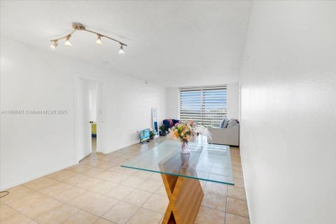 Condominio en venta en Miami, Florida, 2 dormitorios, 100.33 m2 № 1979491 - foto 11
