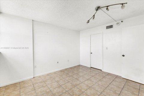 Condominio en venta en Miami, Florida, 2 dormitorios, 100.33 m2 № 1979491 - foto 22