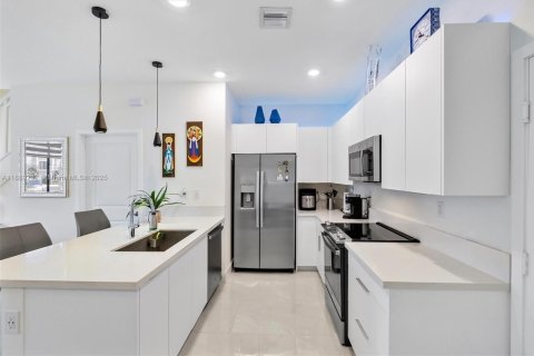 Touwnhouse à vendre à Doral, Floride: 3 chambres, 132.29 m2 № 1943784 - photo 6