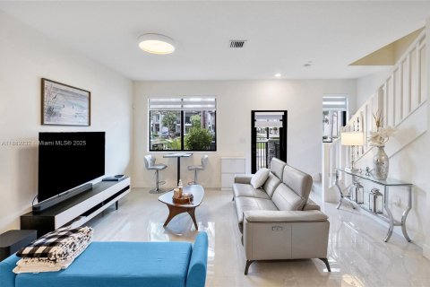 Touwnhouse à vendre à Doral, Floride: 3 chambres, 132.29 m2 № 1943784 - photo 5