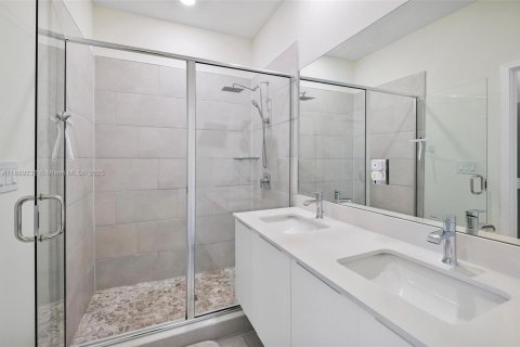 Touwnhouse à vendre à Doral, Floride: 3 chambres, 132.29 m2 № 1943784 - photo 12
