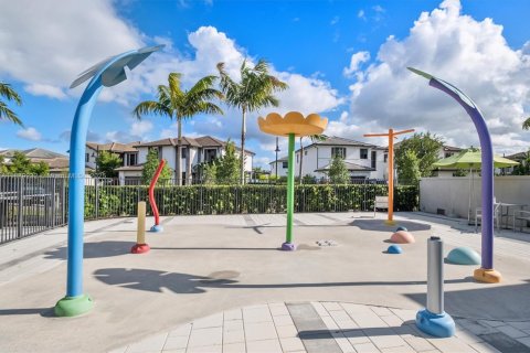 Touwnhouse à vendre à Doral, Floride: 3 chambres, 132.29 m2 № 1943784 - photo 26