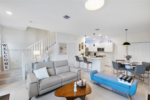 Touwnhouse à vendre à Doral, Floride: 3 chambres, 132.29 m2 № 1943784 - photo 3