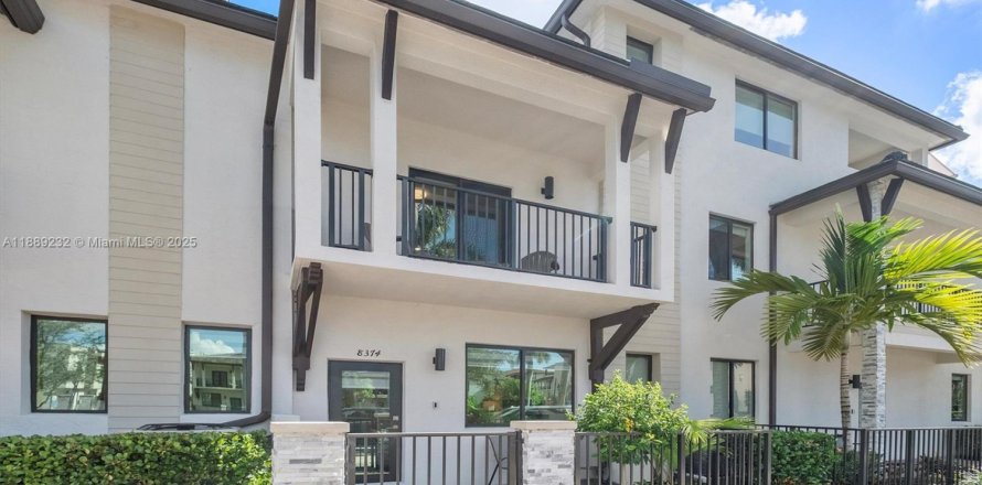Touwnhouse à URBANA à Doral, Floride 3 chambres, 132.29 m2 № 1943784