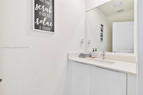 Touwnhouse à vendre à Doral, Floride: 3 chambres, 132.29 m2 № 1943784 - photo 8