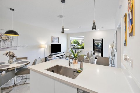 Touwnhouse à vendre à Doral, Floride: 3 chambres, 132.29 m2 № 1943784 - photo 7