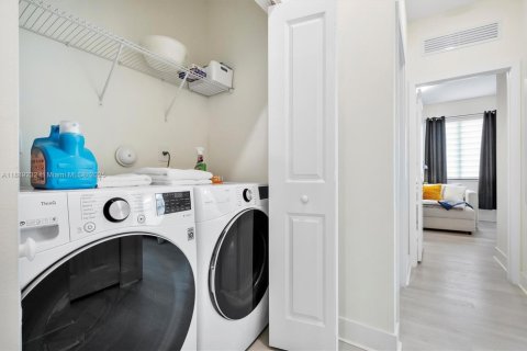 Touwnhouse à vendre à Doral, Floride: 3 chambres, 132.29 m2 № 1943784 - photo 13