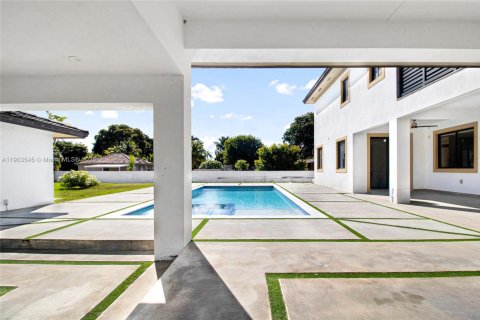 House in Miami, Florida 7 bedrooms, 102.84 sq.m. № 1955685 - photo 23