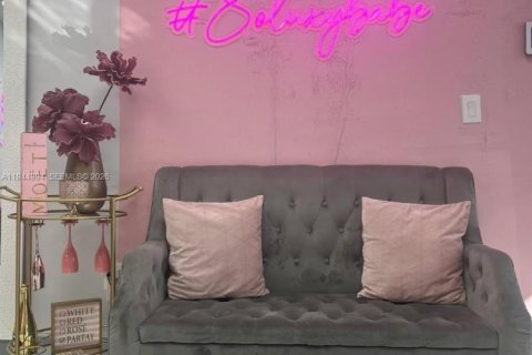 Commercial property in Miami, Florida № 2001217 - photo 5