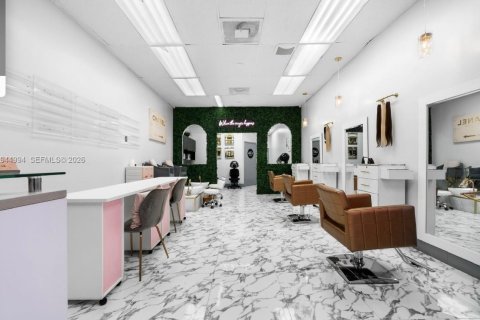 Immobilier commercial à vendre à Miami, Floride № 2001217 - photo 3