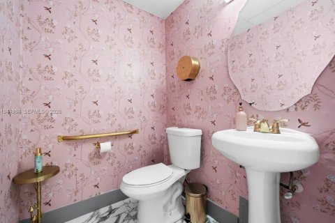 Immobilier commercial à vendre à Miami, Floride № 2001217 - photo 4