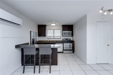 Propiedad comercial en venta en Fort Lauderdale, Florida, 211.35 m2 № 1971191 - foto 16