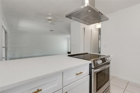 Propiedad comercial en venta en Fort Lauderdale, Florida, 211.35 m2 № 1971191 - foto 25