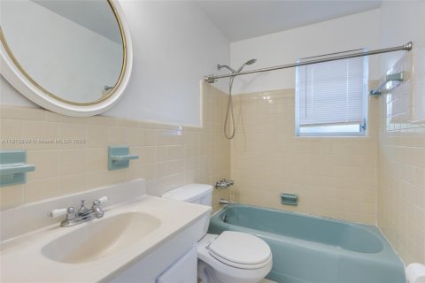 Propiedad comercial en venta en Fort Lauderdale, Florida, 211.35 m2 № 1971191 - foto 27