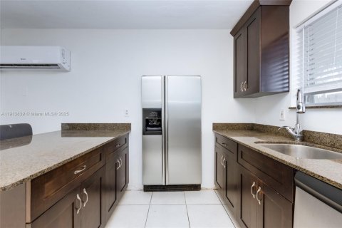 Propiedad comercial en venta en Fort Lauderdale, Florida, 211.35 m2 № 1971191 - foto 14