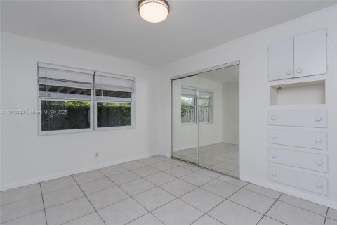 Propiedad comercial en venta en Fort Lauderdale, Florida, 211.35 m2 № 1971191 - foto 30