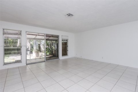 Propiedad comercial en venta en Fort Lauderdale, Florida, 211.35 m2 № 1971191 - foto 29