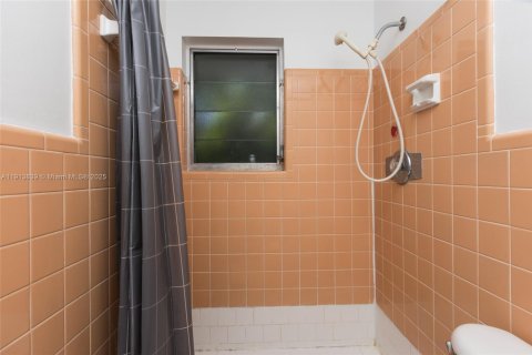 Propiedad comercial en venta en Fort Lauderdale, Florida, 211.35 m2 № 1971191 - foto 20