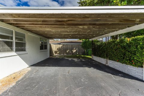 Propiedad comercial en venta en Fort Lauderdale, Florida, 211.35 m2 № 1971191 - foto 8