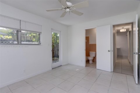 Propiedad comercial en venta en Fort Lauderdale, Florida, 211.35 m2 № 1971191 - foto 18