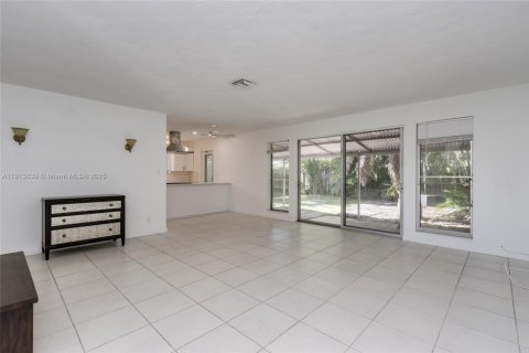 Propiedad comercial en venta en Fort Lauderdale, Florida, 211.35 m2 № 1971191 - foto 21