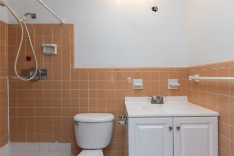 Propiedad comercial en venta en Fort Lauderdale, Florida, 211.35 m2 № 1971191 - foto 19