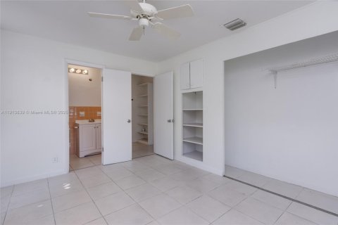 Propiedad comercial en venta en Fort Lauderdale, Florida, 211.35 m2 № 1971191 - foto 17