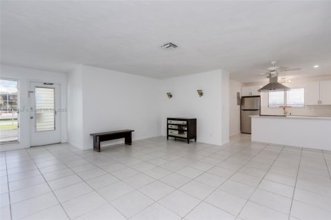 Propiedad comercial en venta en Fort Lauderdale, Florida, 211.35 m2 № 1971191 - foto 22