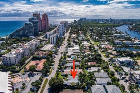 Propiedad comercial en venta en Fort Lauderdale, Florida, 211.35 m2 № 1971191 - foto 2