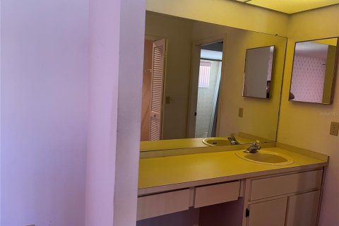 House in Spring Hill, Florida 3 bedrooms, 208.01 sq.m. № 1743458 - photo 18