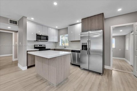 Commercial property in Fort Lauderdale, Florida 146.88 sq.m. № 1878404 - photo 3