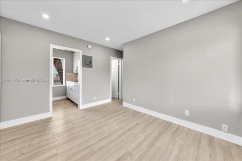 Commercial property in Fort Lauderdale, Florida 146.88 sq.m. № 1878404 - photo 20