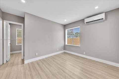 Commercial property in Fort Lauderdale, Florida 146.88 sq.m. № 1878404 - photo 19