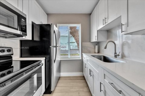 Commercial property in Fort Lauderdale, Florida 146.88 sq.m. № 1878404 - photo 23