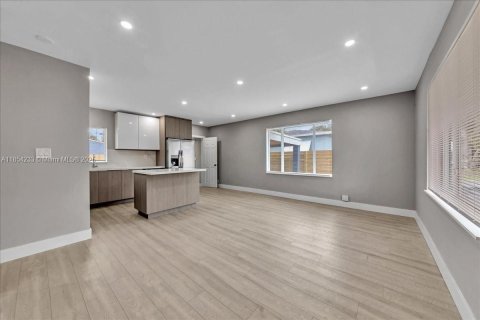 Commercial property in Fort Lauderdale, Florida 146.88 sq.m. № 1878404 - photo 7